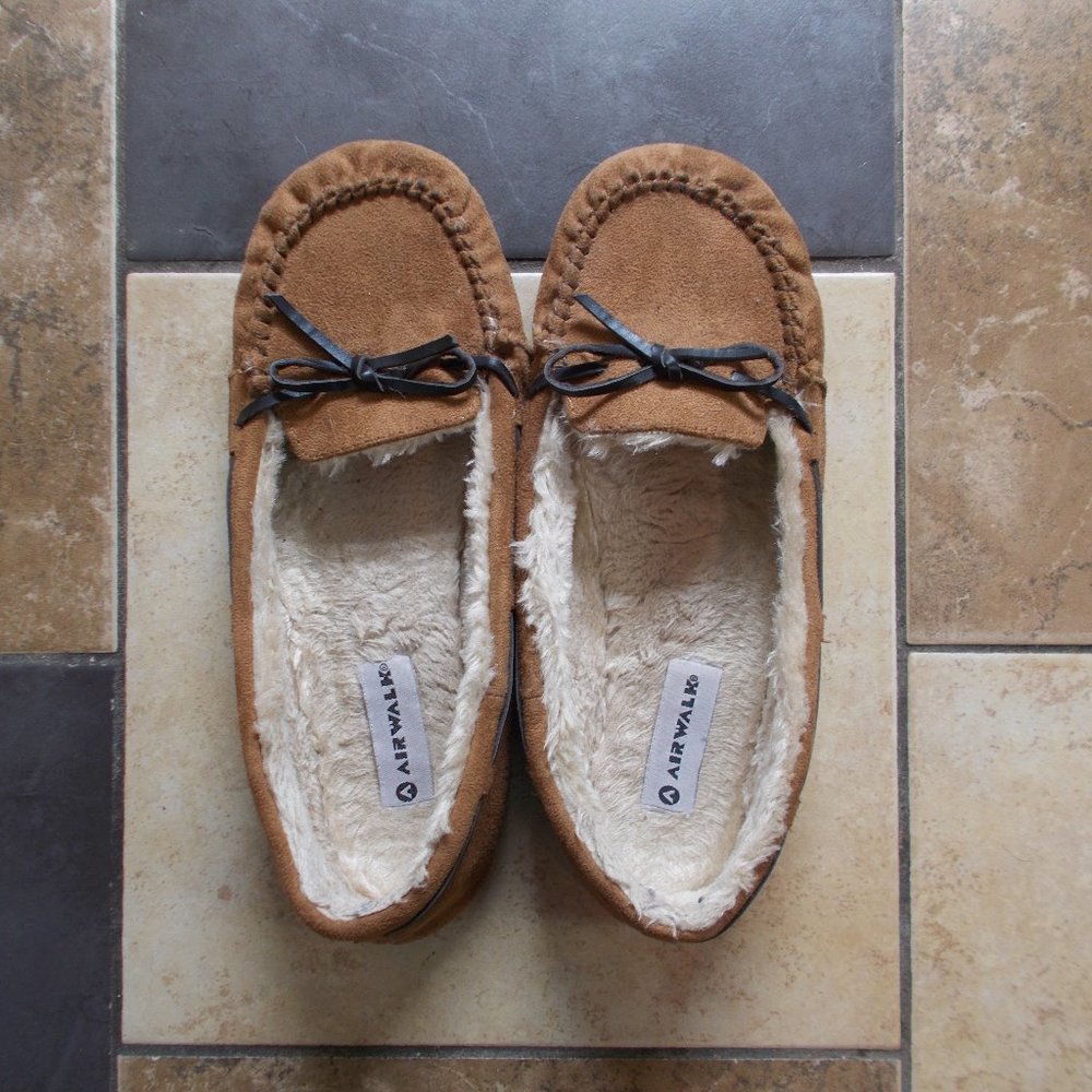 Airwalk Faux Fur Lined Moccasins Women`s Size 11